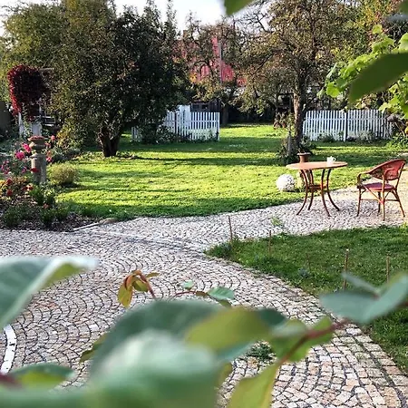 Apartmán Se Zahradou V Barokním Měšťanském Domě Poblíž Kroměříže A Olomouce *
